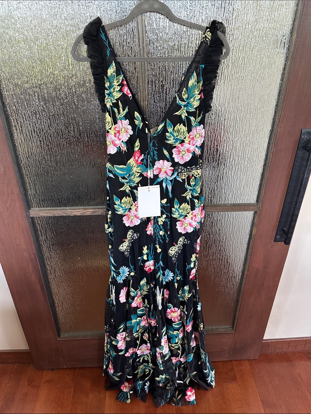 Mac Duggal Black Floral V-Neck Evening Gown with flutter sleeves size 6. NWT - Picture 12 of 15